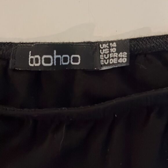 Boo-hoo black crop top with mid length sleeves and gather neckline size 10. - Picture 6 of 9